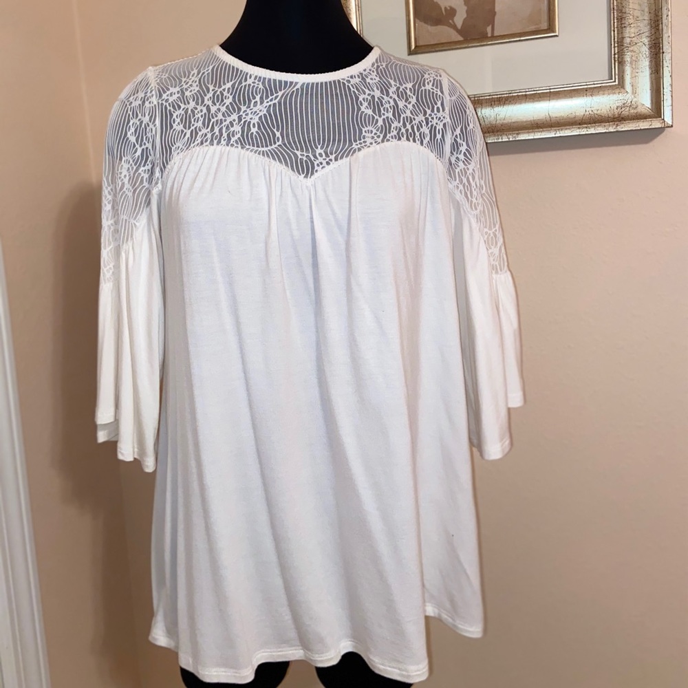 Sweetheart lace cream blouse